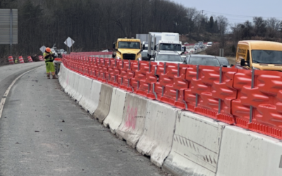 Common Work Zone Safety Risks That Glare Screens, Traffic Screens, and Pedestrian Barriers Help Prevent